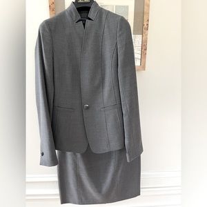 Brooks Brothers Size 2-4 Skirt Suit, Medium Gray Wool, Horn Button